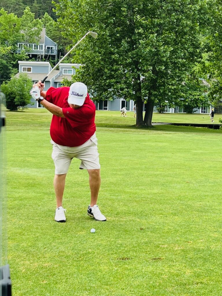 Bill Lakin golfing