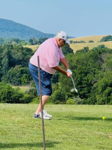 Bill Lakin golfing